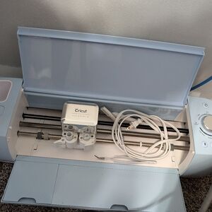 Cricut air 2 and heat press bundle